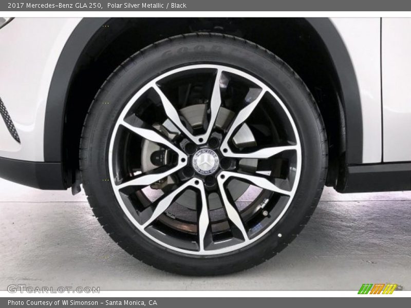 Polar Silver Metallic / Black 2017 Mercedes-Benz GLA 250