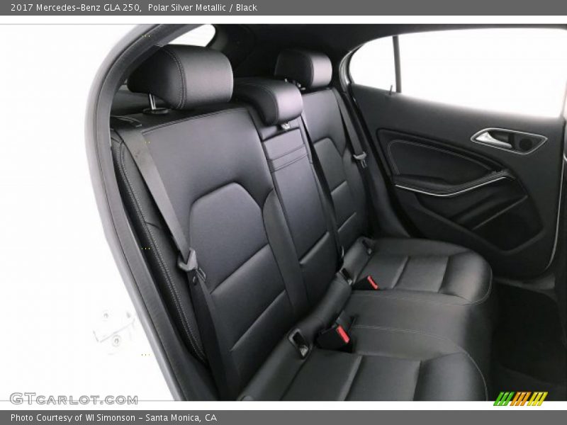 Polar Silver Metallic / Black 2017 Mercedes-Benz GLA 250