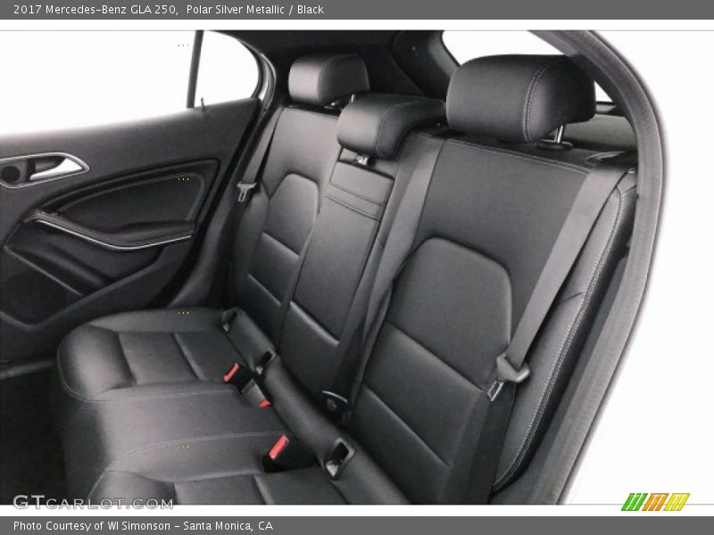 Polar Silver Metallic / Black 2017 Mercedes-Benz GLA 250
