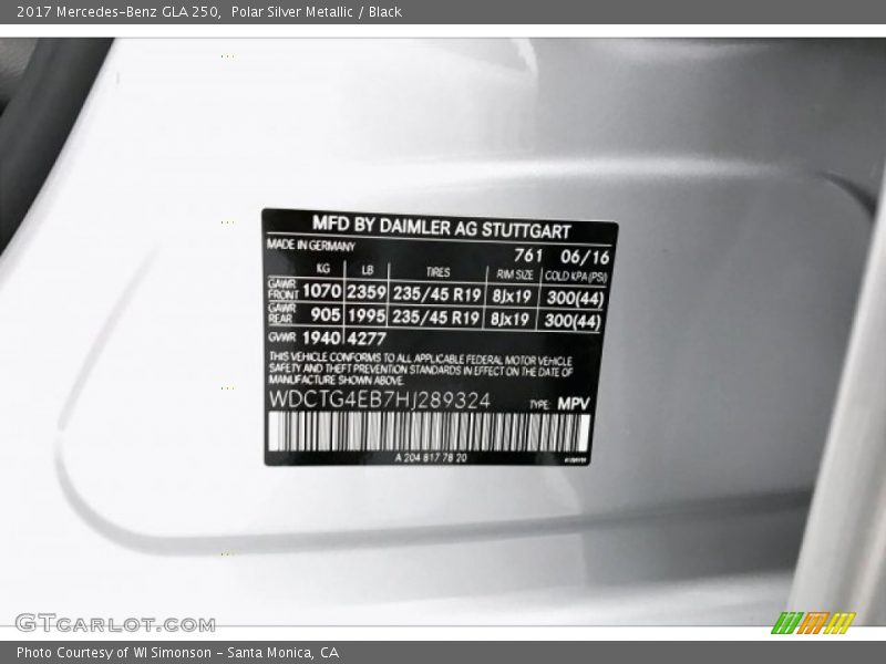 Polar Silver Metallic / Black 2017 Mercedes-Benz GLA 250