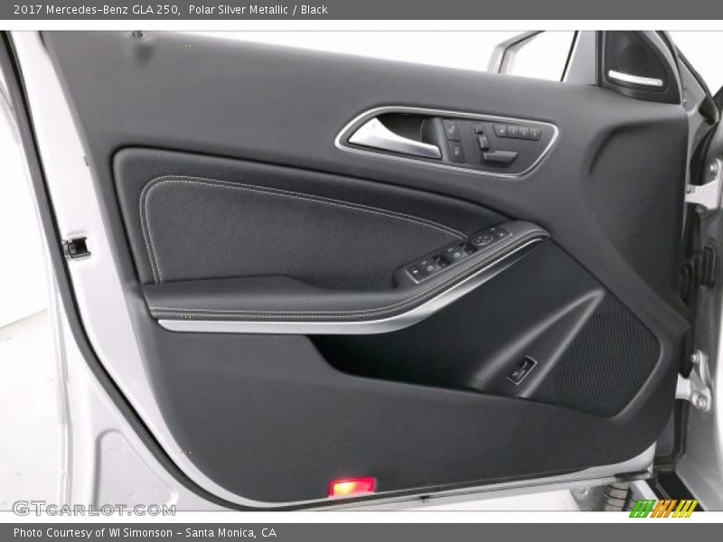 Polar Silver Metallic / Black 2017 Mercedes-Benz GLA 250