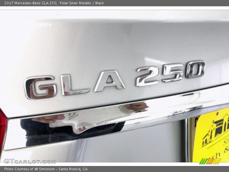 Polar Silver Metallic / Black 2017 Mercedes-Benz GLA 250