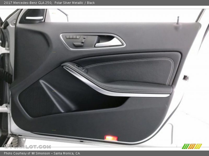 Polar Silver Metallic / Black 2017 Mercedes-Benz GLA 250