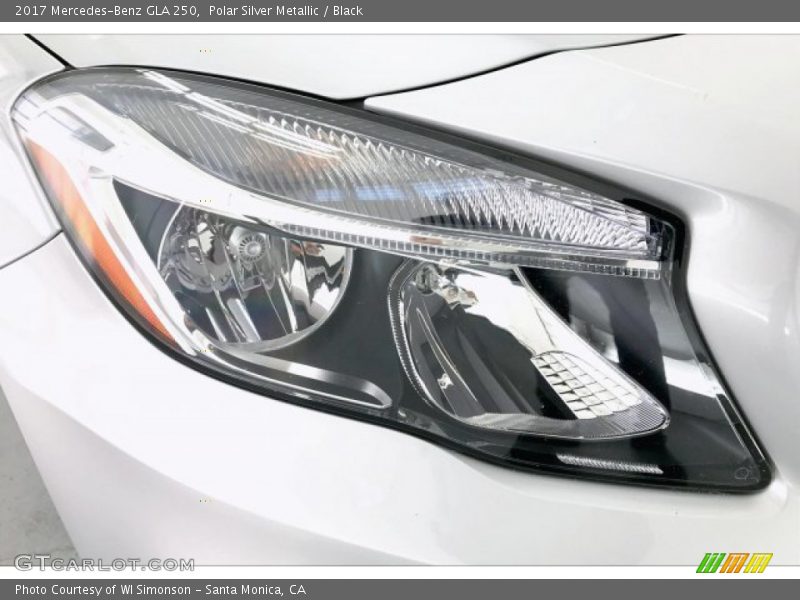 Polar Silver Metallic / Black 2017 Mercedes-Benz GLA 250