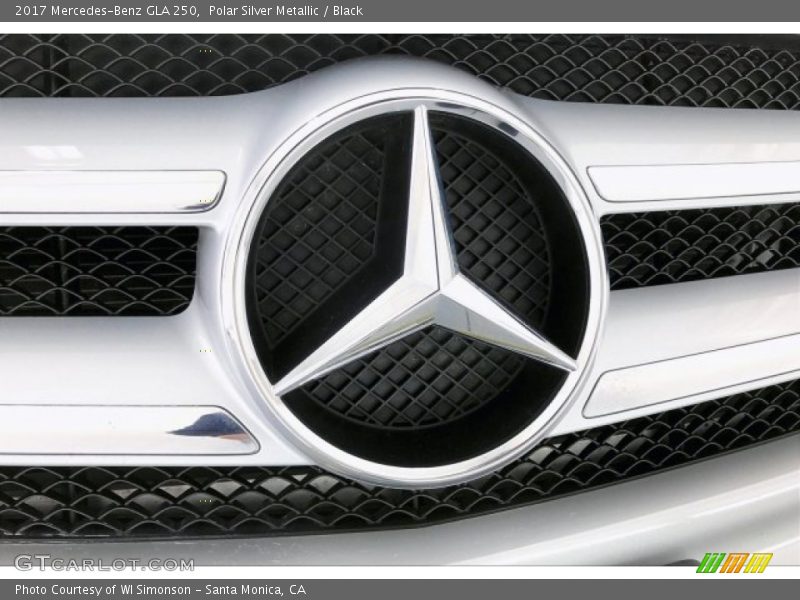 Polar Silver Metallic / Black 2017 Mercedes-Benz GLA 250