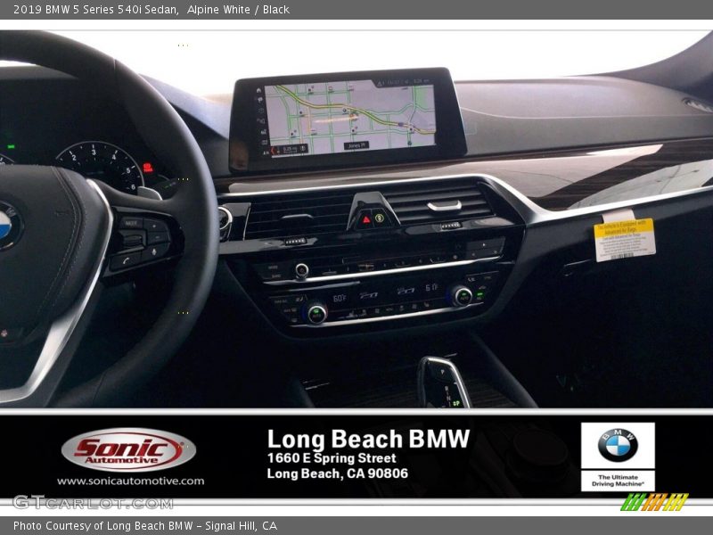 Alpine White / Black 2019 BMW 5 Series 540i Sedan