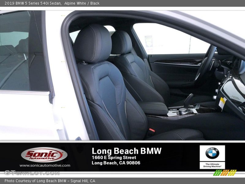 Alpine White / Black 2019 BMW 5 Series 540i Sedan