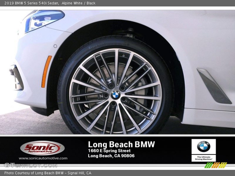 Alpine White / Black 2019 BMW 5 Series 540i Sedan