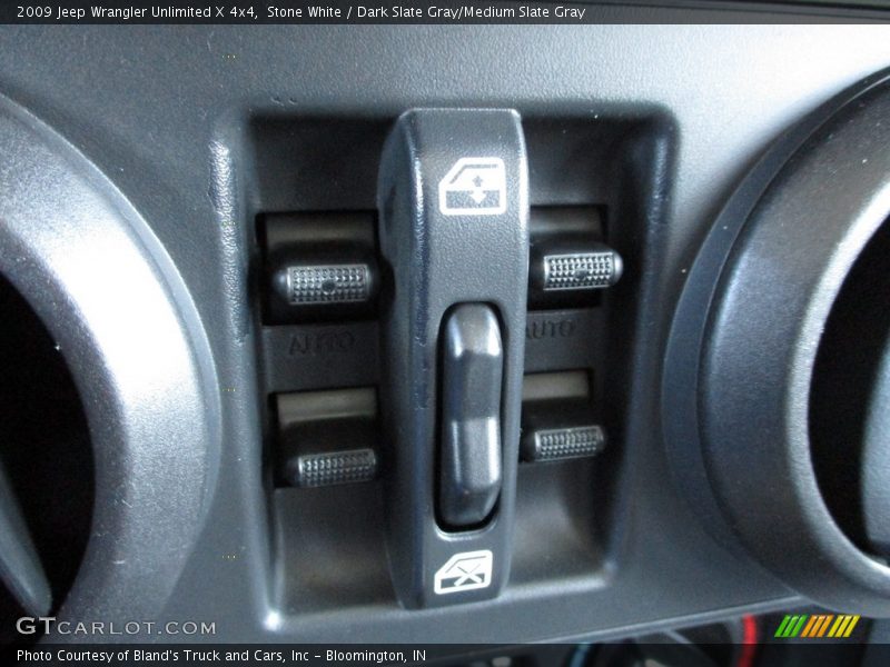 Stone White / Dark Slate Gray/Medium Slate Gray 2009 Jeep Wrangler Unlimited X 4x4