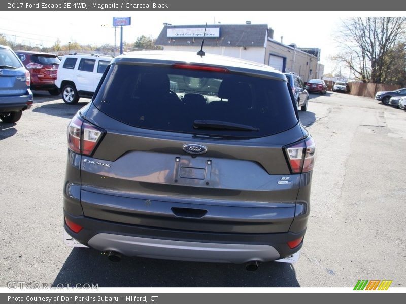 Magnetic / Charcoal Black 2017 Ford Escape SE 4WD