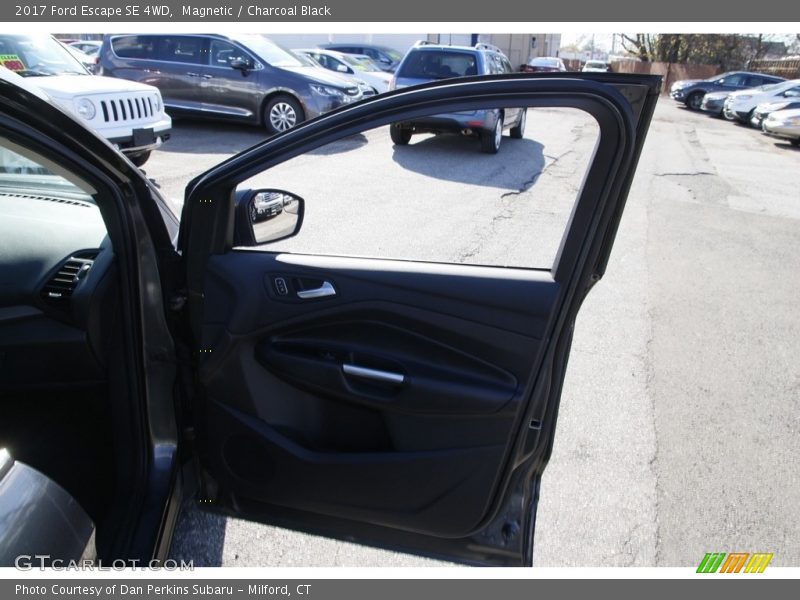Magnetic / Charcoal Black 2017 Ford Escape SE 4WD