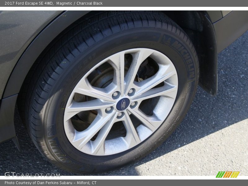 Magnetic / Charcoal Black 2017 Ford Escape SE 4WD