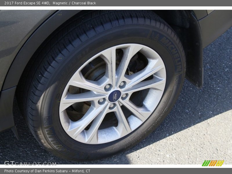 Magnetic / Charcoal Black 2017 Ford Escape SE 4WD