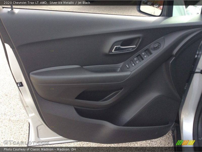 Silver Ice Metallic / Jet Black 2020 Chevrolet Trax LT AWD