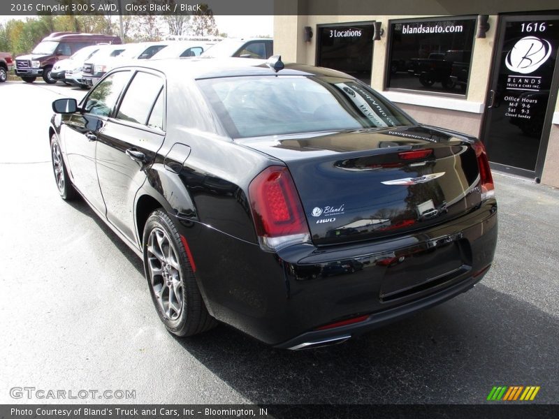 Gloss Black / Black 2016 Chrysler 300 S AWD