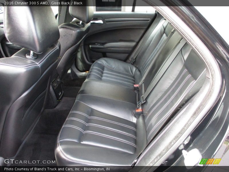 Gloss Black / Black 2016 Chrysler 300 S AWD