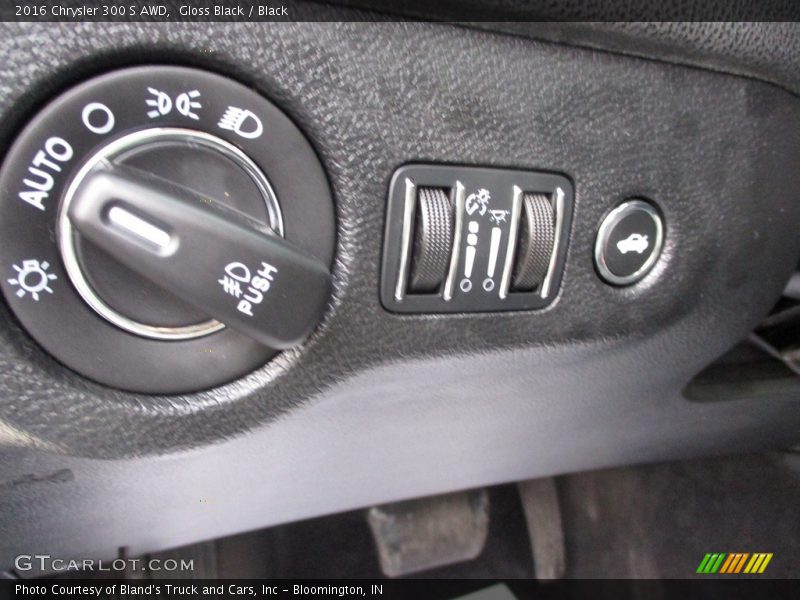 Gloss Black / Black 2016 Chrysler 300 S AWD