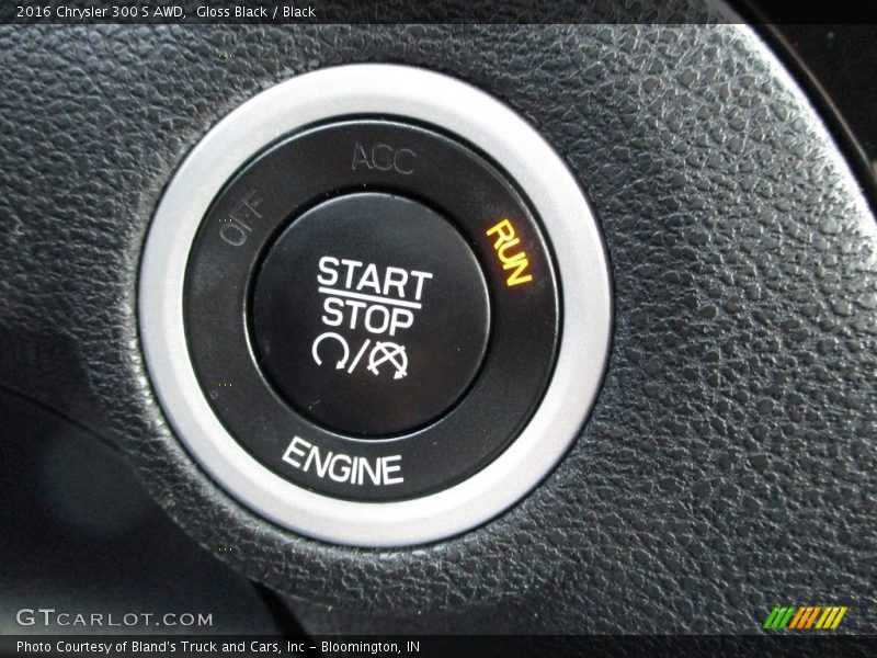 Gloss Black / Black 2016 Chrysler 300 S AWD