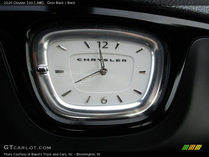 Gloss Black / Black 2016 Chrysler 300 S AWD