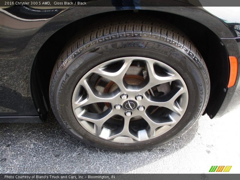 Gloss Black / Black 2016 Chrysler 300 S AWD