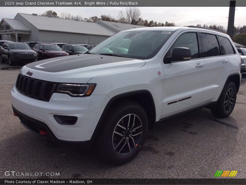 Front 3/4 View of 2020 Grand Cherokee Trailhawk 4x4