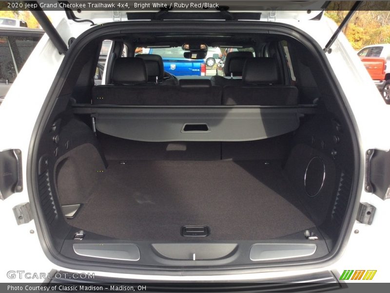  2020 Grand Cherokee Trailhawk 4x4 Trunk