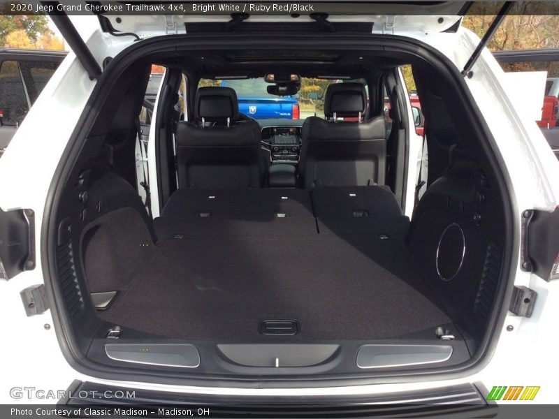  2020 Grand Cherokee Trailhawk 4x4 Trunk