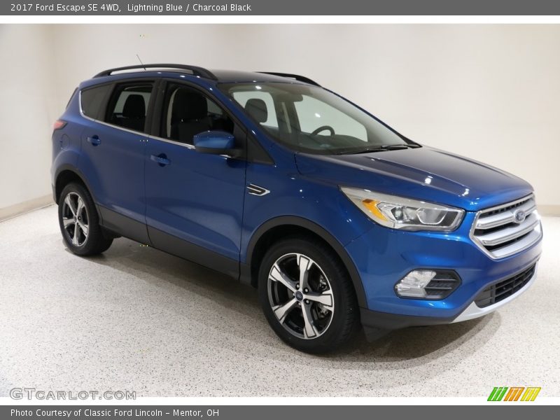 Lightning Blue / Charcoal Black 2017 Ford Escape SE 4WD