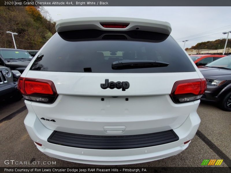 Bright White / Black 2020 Jeep Grand Cherokee Altitude 4x4
