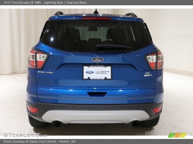 Lightning Blue / Charcoal Black 2017 Ford Escape SE 4WD