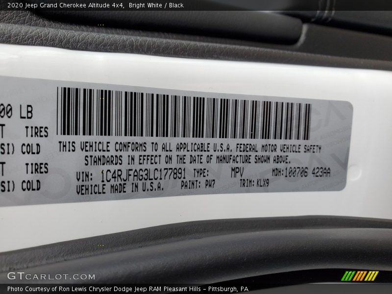 Bright White / Black 2020 Jeep Grand Cherokee Altitude 4x4