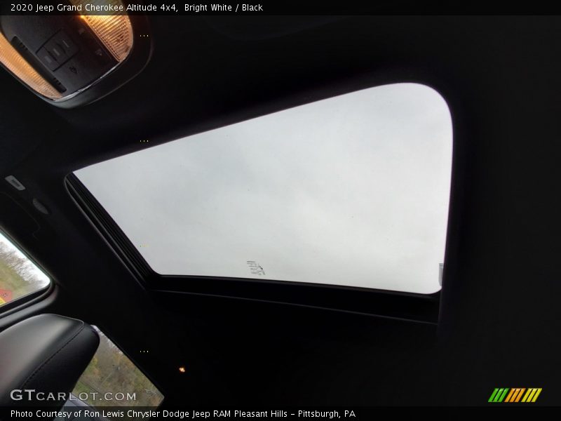 Bright White / Black 2020 Jeep Grand Cherokee Altitude 4x4