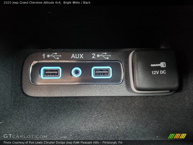 Bright White / Black 2020 Jeep Grand Cherokee Altitude 4x4