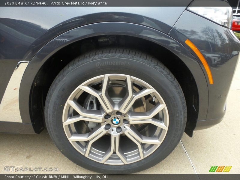Arctic Grey Metallic / Ivory White 2020 BMW X7 xDrive40i