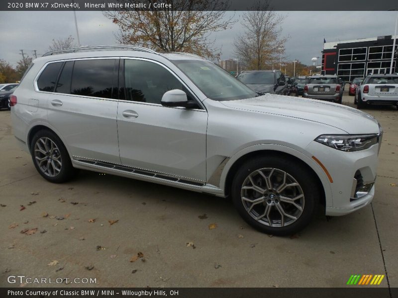 Mineral White Metallic / Coffee 2020 BMW X7 xDrive40i