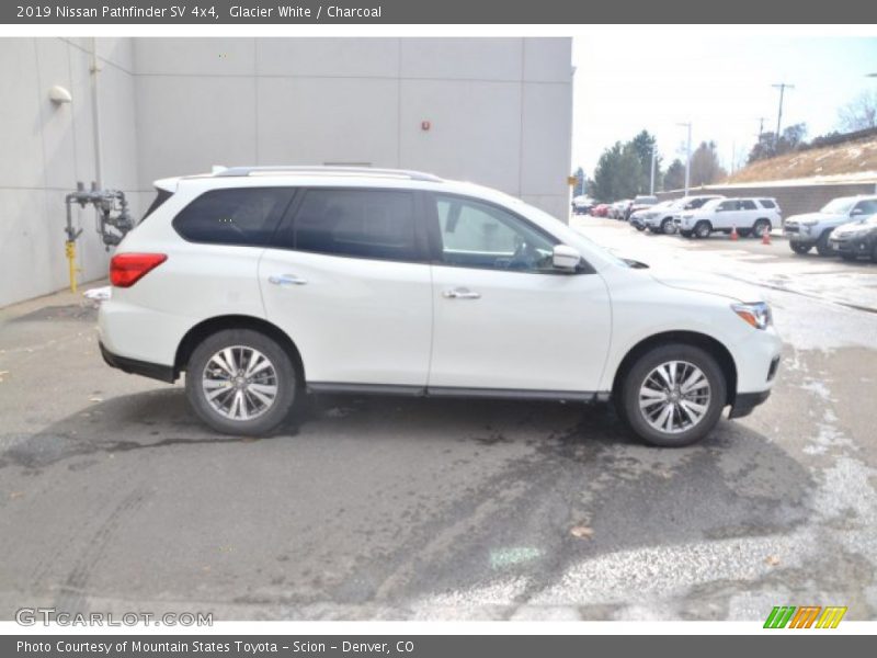 Glacier White / Charcoal 2019 Nissan Pathfinder SV 4x4