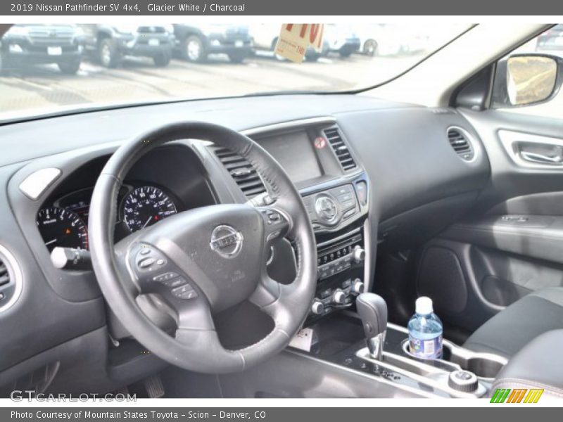Glacier White / Charcoal 2019 Nissan Pathfinder SV 4x4