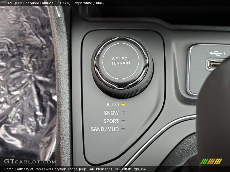 Bright White / Black 2020 Jeep Cherokee Latitude Plus 4x4