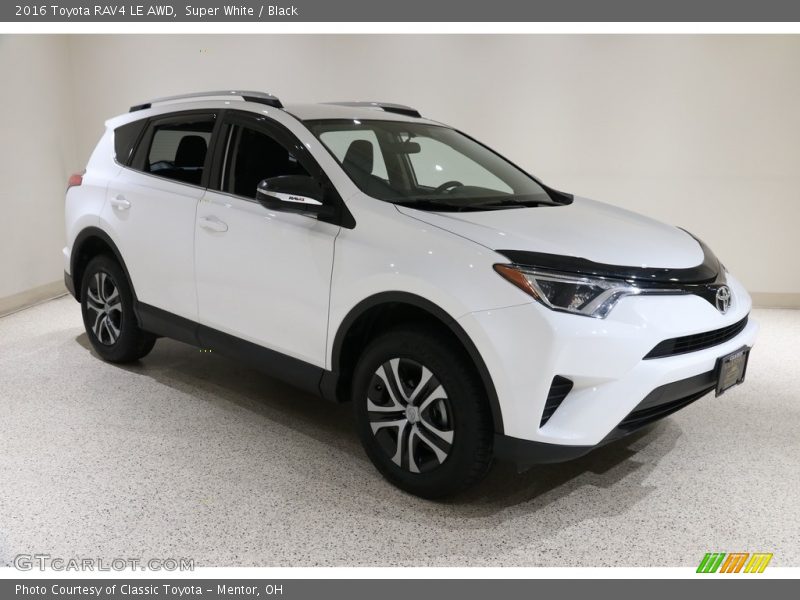 Super White / Black 2016 Toyota RAV4 LE AWD