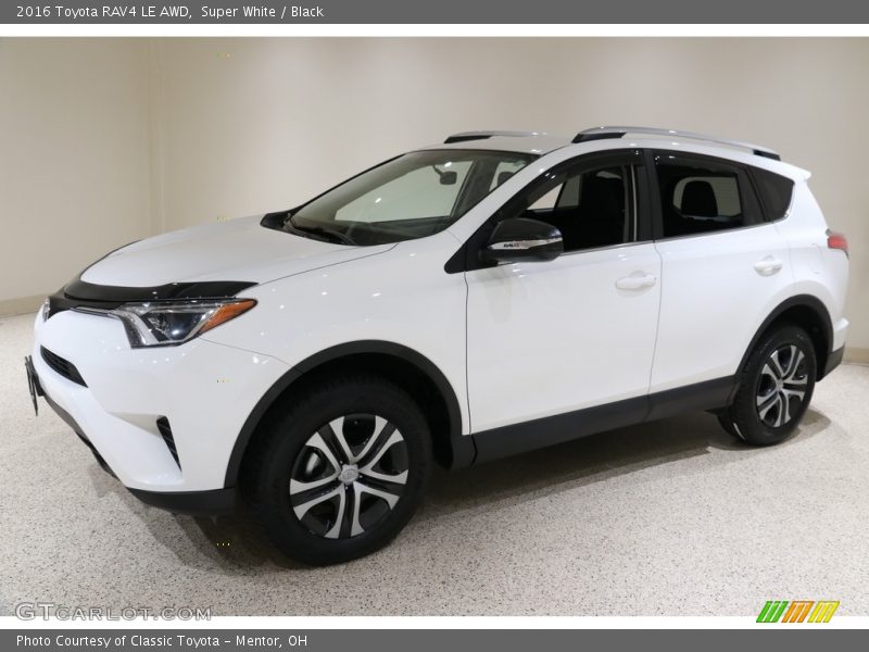 Super White / Black 2016 Toyota RAV4 LE AWD