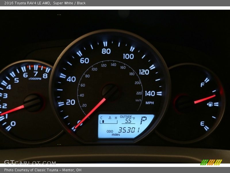 Super White / Black 2016 Toyota RAV4 LE AWD