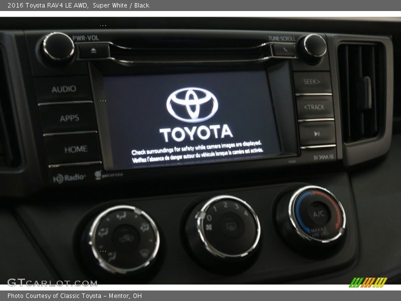 Super White / Black 2016 Toyota RAV4 LE AWD