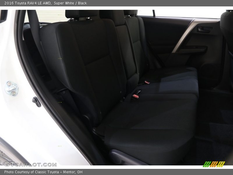 Super White / Black 2016 Toyota RAV4 LE AWD