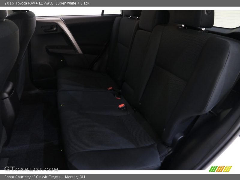 Super White / Black 2016 Toyota RAV4 LE AWD