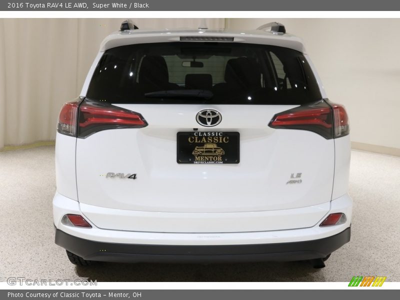 Super White / Black 2016 Toyota RAV4 LE AWD