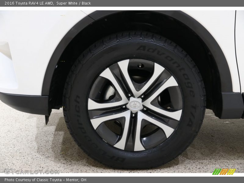 Super White / Black 2016 Toyota RAV4 LE AWD