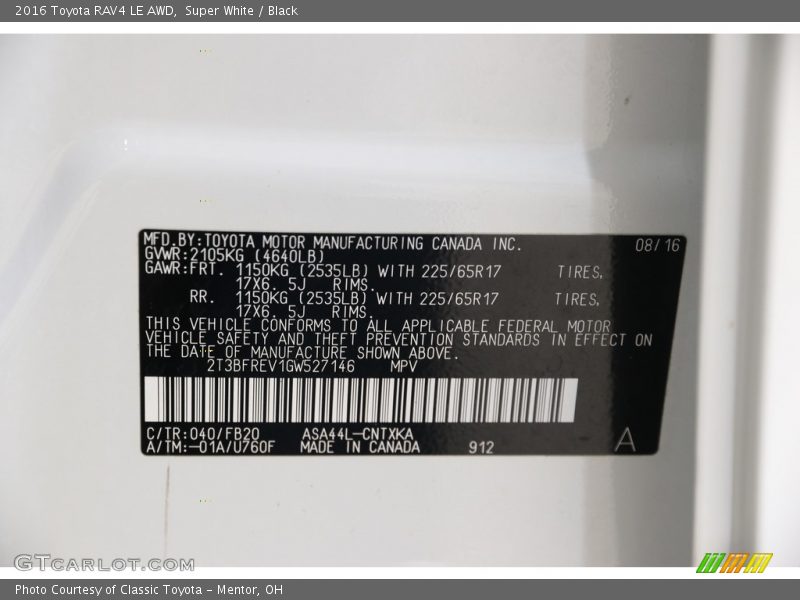 Super White / Black 2016 Toyota RAV4 LE AWD