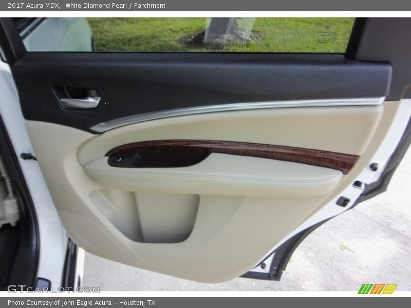 White Diamond Pearl / Parchment 2017 Acura MDX