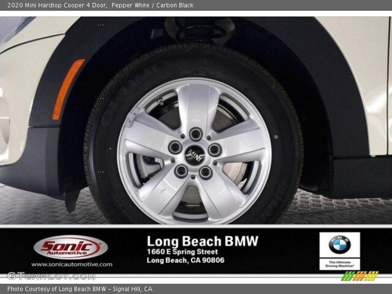Pepper White / Carbon Black 2020 Mini Hardtop Cooper 4 Door