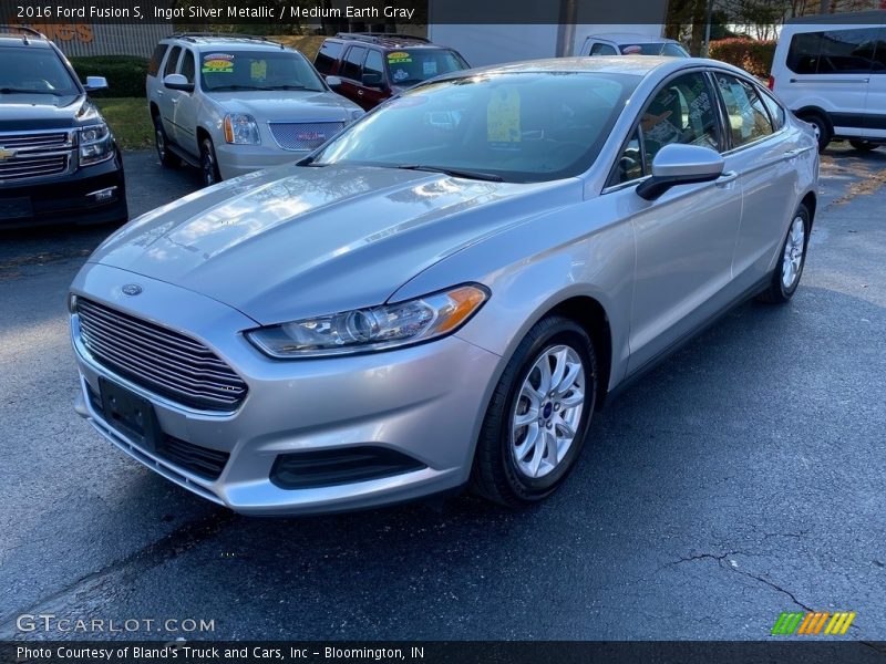 Ingot Silver Metallic / Medium Earth Gray 2016 Ford Fusion S